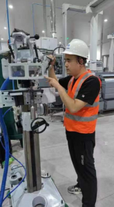 宏飛立式中心孔磨床在鄭州宇通汽車安裝使用！